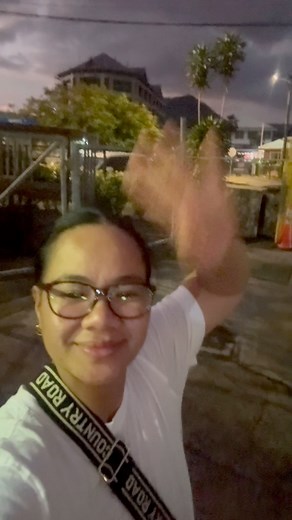 Early Sunday morning at the Apia Fish Market 🐟✨ This is one of my favourite things to do whenever I’m home. Fresh seafood, cooked food, umu, veggies — you can find everything here before the sun even comes up. If you ever visit Samoa, make sure to stop by the fish market between 5–6am… it’s the real local experience. 💙 #Samoa #ApiaFishMarket #SamoaTravel #IslandLife #Koagai #SundayToanai #SamoaFood #PolynesianLife #FBLifestyle #SamoanMom #TravelSamoa #SupportLocal #SamoaVibes | Poinciana Gibso