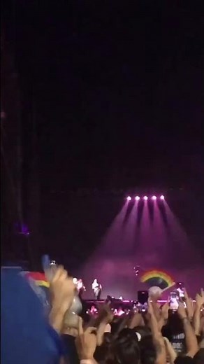 Madonna canta “Hung Up” ao vivo no show MADONNA THE CELEBRATION TOUR em Copacabana - Madonna show