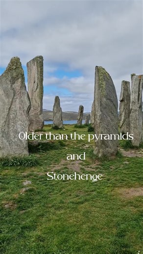 The Calanais Standing Stones are one of Scotland's most magnificent and best preserved Neolothic Monument. Erecrdd 5000 years ago, they predate England’s famous Stonehenge monument, and were an important place for ritual activity for at least 2,000 years. We don’t know why the standing stones at Calanais were erected, but our best guess is that it was a kind of astronomical observatory. What is your hypothesis? Give us a follow for more Scotland inspo ✌️ . . . #stonecircle #scotland #pagan #drui