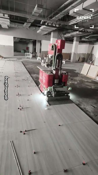 This construction robot can level floors and lay tiles automatically