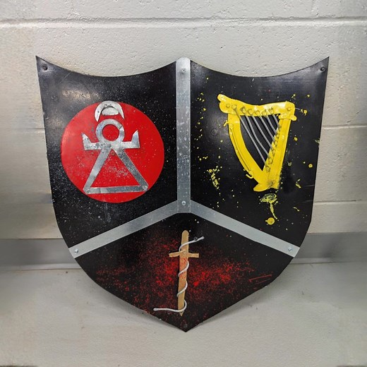 Nos élèves du groupe 15 en Ferblanterie ont réalisé leurs propres armoiries dans le cadre de la compétence 13 « Fabrication de pièces ». Un projet complet qui combine plusieurs apprentissages essentiels du DEP : 🔹 Mathématique 🔹 Dessin et croquis 🔹 Outillage portatif 🔹 Coupe au plasma 🔹 Patron et développement 🔹 Machines-outils 🔹 Soudage MIG 🔹 Joints mécaniques Un superbe défi technique… et un résultat qui parle de lui-même! 👇 Bravo au groupe pour leur travail minutieux et créatif! 👉 T