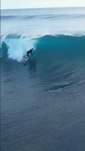 No crowd, no hassle, just a perfect ride! #surf #surfing