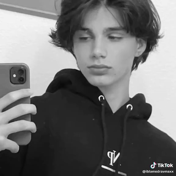 Exploring Jordan Barrett's Journey in Mog and Dravmaxx