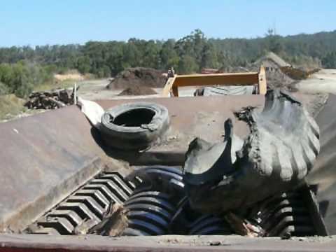 Extec 3600S Shredder processing Tyres