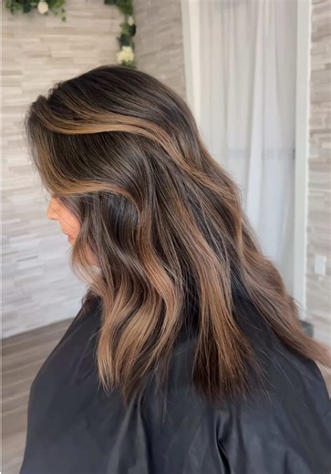 Honey-Kissed Brunette 🍯✨@paintedhair Formula: Total @Redken look using Blonde IQ 9 and a signature Shades EQ Color Melt (06NB, 07NW, 09GI). Save this for your next salon visit! 💘 #BrunetteInspo #ColorCorrection #SmokedHoney
