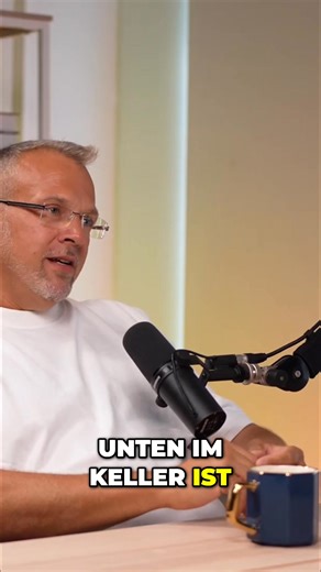 Dieses Video beleuchtet die Schattenseiten des Outsourcings von Mining-Aktivitäten. Entdecke die Vorteile, wenn du deine Miner selbst verwaltet. Kontrolliere deine Ressourcen und steigere deine Effizienz! Ganzer Podcast mit @green_bitcoin.Farm bei @ado dubai (🚩YT, 🟢SP): "Finanzielle Freiheit mit Sonne & Bitcoin 🌞 | Die Green Bitcoin Farm Story" #Mining #Outsourcing #Selbstverwaltung #Kryptowährung #Effizienz | Ado Dubai