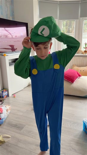 Luigi throws his hat… will it come back? 😳🧢