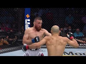 Merab Dvalishvili taking all from Marlon Moraes and giving it back