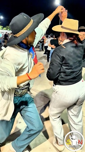 Para ver y aprender 👀 así se baila el #chamame #huapangos #gaucho #gaucha