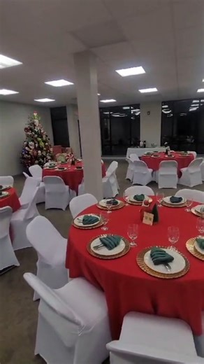 ✨ Looking for the perfect place for your holiday gathering? We’ve got the ideal space for you! 🎉 A cozy and complete venue for up to 60 guests, with everything included: 🍽️ Delicious, high-quality food 🥂 Chilled drinks always ready 💁‍♀️ Friendly and personalized service for your special event Whether it’s a morning brunch with friends, a team lunch, a special celebration, or a holiday party, you’ll find exactly what you need to make it unforgettable! 💫 📞 Contact us for more details: The Co