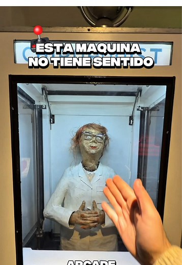 Análisis extraño de pies con una máquina arcade