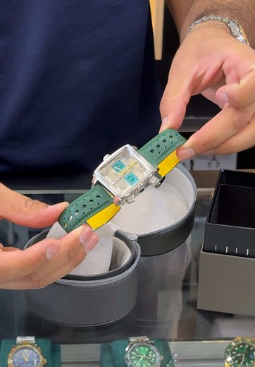 #foryou #luxuryhour #viral #fyp #watchesformen #trending #foryoupage #luxurywatches #tiktok #luxury #fashion