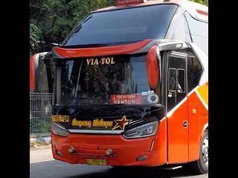 KEPADATAN BUS DARI LUAR KOTA MENUJU KE TERMINAL BUNGURASIH