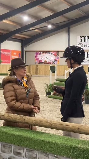 I received so many questions about the difference between hunter and equitation riding, so I asked Patricia Van Motman during her Hunter-Jumper Equitation Holland show. In short: 🇺🇸 Hunter classes are judged primarily on the horse. 🇺🇸 Equitation classes focus on the rider’s technique and position. This is part 1 of our interview... | Wendy Scholten Horses