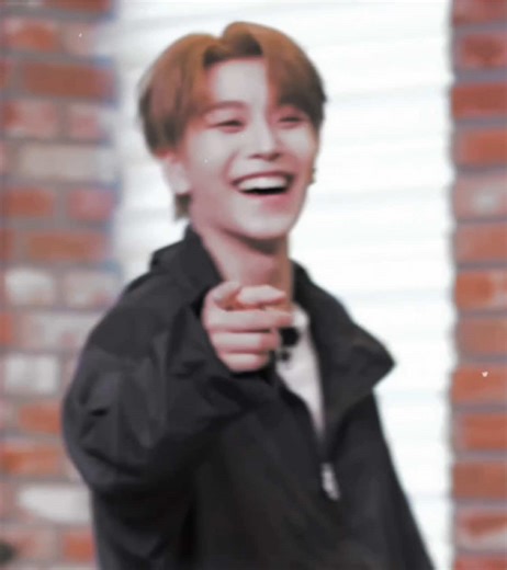 HE XINLOOOONGGG: A Unique #KPOP Edit Experience