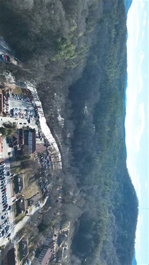 Not my best video, could not get creative as I wanted, but couldn't pass up some mountains #Georgia #Helen #Drone #DJI #mavicclassic #vacation #tourist #travel #discover #explore #capture