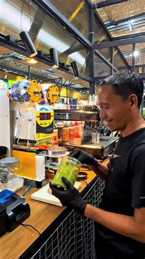 Burger Matcha Latte #burger #matcha #coffee #johorbahrufood #fyppppppppppppppppppppppp @azri_ramle @𝓃 @JAI_KOPIKUPI_JBTOWN @sp one junior