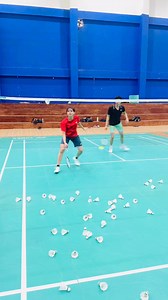 Master the forehand net spin with this two-player rotation drill 🏸 ✔ Soft touch & tight net control ✔ Fast rotation = better match awareness ✔ Improves deception, timing & recovery This drill is a must for singles & doubles players who want to dominate the forecourt. 👉 Save this reel 👉 Share with your training partner 👉 Comment “NET” if you want more such drills #Badminton #BadmintonDrill #NetSpin #ForehandNet #BadmintonTraining #BadmintonLife #BadmintonCoach #BadmintonIndia #ShuttleLife #Co