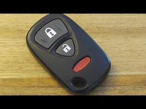 How do you replace the battery of the Suzuki SX-4 remote control?