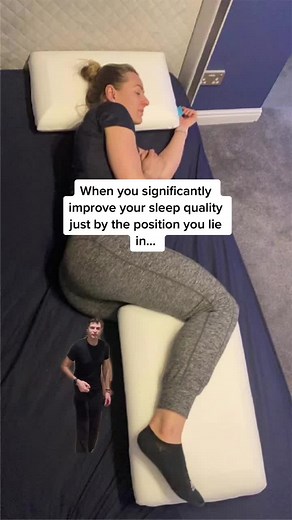 Improving Sleep Quality with Side Sleeping: Pillow Between Knees and Ankles