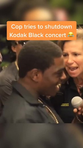 #KodakBlack straight up ignored the cop‼️😂 Who is the most #savage rapper⁉️ #concerts #rap