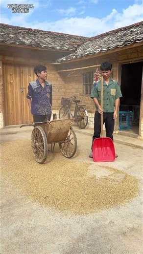 You know I'm trapped by you? #Rural funny videos #funny #storytelling #comedy #humor #rural-skit