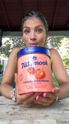 Alex on Instagram: "Ridiculously easy to make -Strawberry ice cream with a Matcha magic shell! Recipe for the magic shell- melt 1/4 a cup of white chocolate chips and 1 tablespoon of coconut oil... mix 1 tsp of Matcha powder and voila!! #strawberrymatcha #icecream #magicshell"