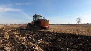 6.9K views · 355 reactions | Versatile Delta Track 550 tractor pulling a 14 bottom Salford moldboard plow in Illinois. #versatile #farmhandmike #tractor #plow #deltatrack #farm | Farmhand Mike | Facebook