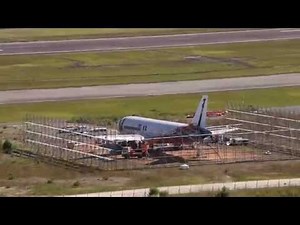 Airplane crash: Asiana Airlines in hiroshimaアシアナ航空機着陸失敗事故機7/15現在解体作業