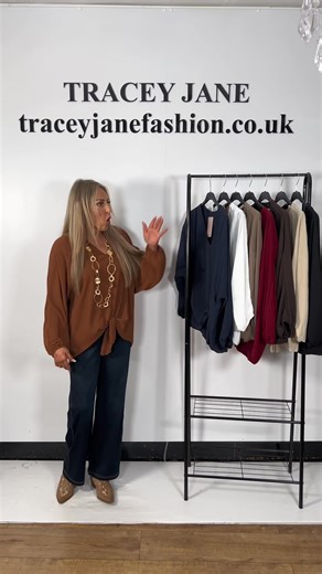 ✨OOTD : Less is more, especially when your top does the talking. Tanya Tie is giving me that perfect balance of minimal feminine. #Traceyjanefashion #ootd | Tracey Jane Fashion