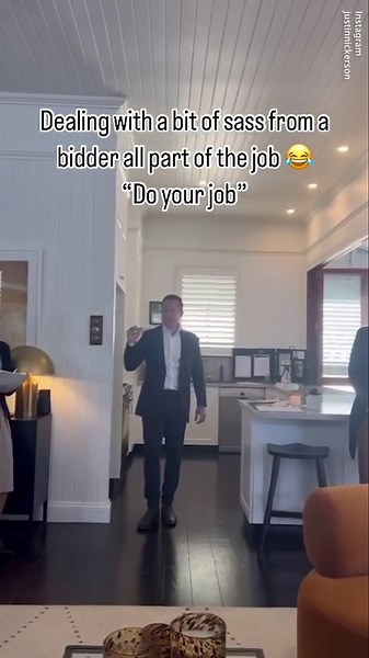 Snappy response from auctioneer to heckler