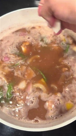 Sopa de frijoles con chicharron. Delicia Hondureña🇭🇳😋#Recetasconsazòn