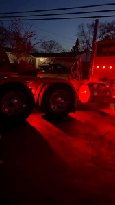 @stayin_loaded #peterbilt389 #largecar #bigrig | Texas Big Rigs