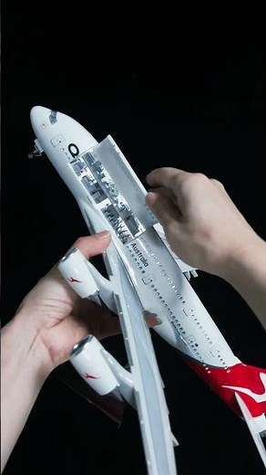 Review: Qantas Airbus A380 1:160 Scale Model with LED Lights #xairmodel #AvGeek #AirplaneModel