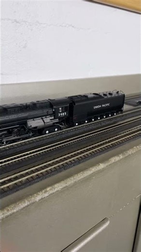 UP #3985 on test track #train #modeltrains