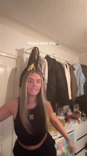 nicole battersby💋💐💛🫦 (@nicolebattersbyy)’s videos with original sound - ⋆. 𐙚˚࿔ Aiwei 𝜗𝜚˚⋆