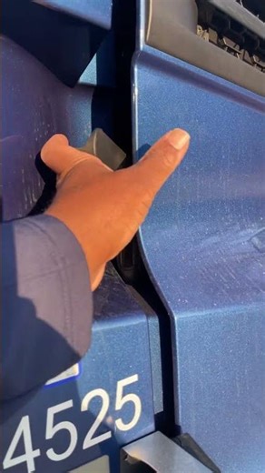 How to lock a Freightliner hood