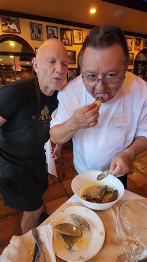 Enjoying our Green-lipped Mussels with Chef Marcos #food
