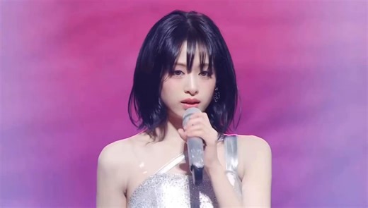 Kpop fans is weird..1 day you guys hate her and now using her to spread hate to others..you guys arent even ahyeon fans to begin with but love to use her. You all deserve hell. Yunjin share her own opinion. Like it or not why you need to save her video just to bash her ?? If you dont like it just shut up. You all are sick.