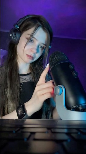 Microphone scratching 💅