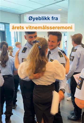 I slutten av mai hadde vi vitnemålsseremoni her på KRUS, med inspirerende taler, latter, kake og gledestårer🍰🎓🙌 Endelig kan aspirantene fra 2024-kullet kalle seg fengselsbetjenter!👮 #uniform #fengselsbetjent #vitnemål