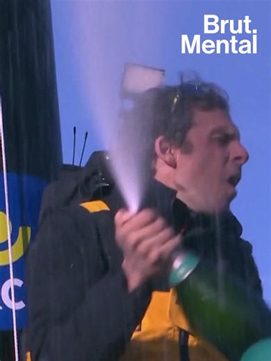 En 2025, il a pulvérisé le record du Vendée Globe en réalisant son tour du monde en solitaire en 64 jours. Le navigateur français Charlie Dalin est mort à l'âge de 42 ans. Il luttait contre un cancer gastro-intestinal depuis deux ans et demi. À son retour du Vendée Globe, il avait raconté son aventure, de sa préparation jusqu'au passage de la ligne d'arrivée, à notre journaliste Laurène Gris.
