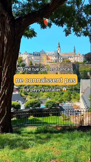 VoyagesPirates | Bons plans voyage on Instagram: "Qui l’a reconnu ? 💬 moins de 220€ 😱 INFOS 👇 💬 Tag la personne avec qui tu partirais ❤️ Like si tu ne savais pas que ça ressemblait à ça ✅ Enregistre pour t’en souvenir 🎥 @tworoamtheworld LE BON PLAN 👇 ✈️ Vols A/R inclus (ou accès voiture facile) 🏨 Mercure Luxembourg Off Kirchberg (moderne & super bien noté) 📍 Luxembourg-Ville 🏰 Mix parfait entre médiéval et ultra-moderne 💸 Dès 214€ par personne 🔗 Bon plan sur le lien en haut de notre p