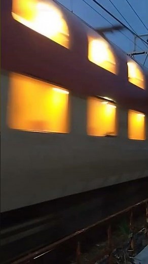 国内唯一の定期運行寝台列車のサンライズ出雲。約１２時間かけて東京を目指します。