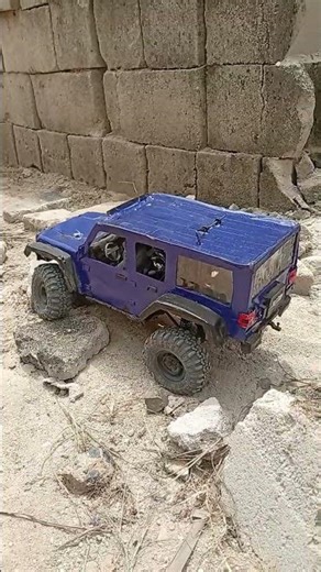 check out this amazing 1/10 homemade RC crawler