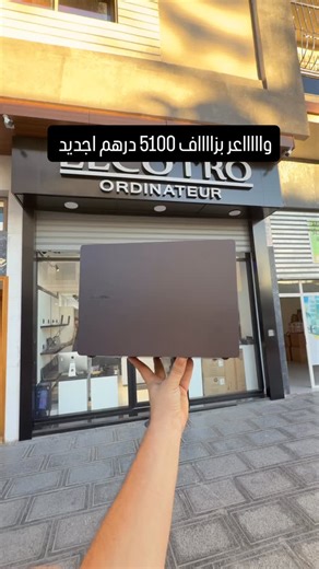 جا فالكارطونة Samsung Galaxy Book3 Pro 14, i5-1340P (Galaxy Book3 Gamme) ProcesseurIntel Core i5-1340P 12 x 1.4 - 4.6 GHz 16 CPUS Carte graphiqueIntel Iris Xe Graphics G7 80EUs Mémoire 8 Go DDR5 Disque dur 256 GB SSD Écran 14.00 pouces 16:10, 2880 x 1800 pixel 243 PPP, OLED / AMOLED, brillant: oui, 120 Hz Connexions1 USB 3.0 / 3.1 Gen1, 2 Thunderbolt, 1 HDMI, Connectique audio: 3.5mm, Lecteur de cartes mémoires: microSD, 1 Lecteur d'empreintes digitales Réseau802.11 a/b/g/n/ac/ax (a/b/g/n = Wi-F