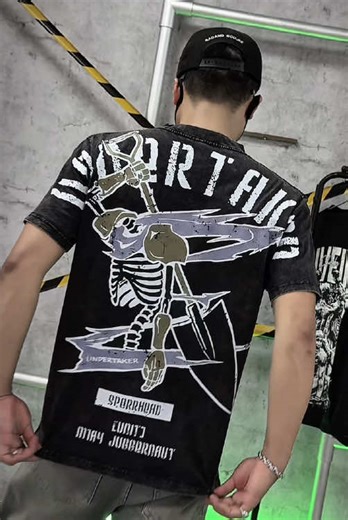 Carrying the metal tags of every fallen comrade until the absolute end of the line. The heavy charcoal wash on this oversized tee is strictly built for the survivors. 🦴🏷️ #86eightysix #shineinouzen #undertaker86 #anime #fypシ