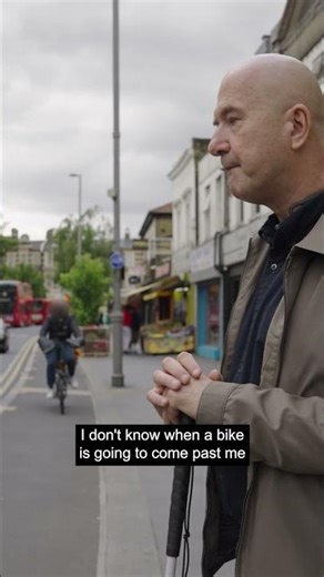 Shared Bus Stops Without Clear Boundaries #GuideDogsUK #Shorts #GuideDogs #SharedBusStops