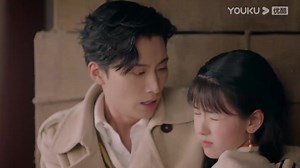Cinderella was injured to protect the commander, and the commander stood by her side day and night 灰姑娘为保护霸道司令受伤，司令日夜守在她身边照顾 | 一起追剧吧