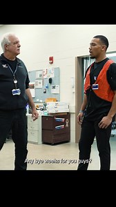 In his role as Detroit Lions wide receiver, Amon-Ra’s used to catching important packages – but undercover, he’s giving Dale his shot at receiving and flipping into the end zone (AKA our loading dock). Thanks to our shipping and receiving team for being such great sports. 😉 Amon-Ra St. Brown is definitely our first-round pick! | Henry Ford Health